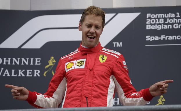 Vettel celebra la victoria en Spa. 