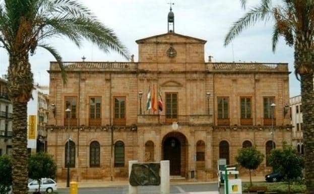 El nuevo gobierno municipal de Linares echa a andar con cinco concejales no adscritos, Cilus y el apoyo del PP