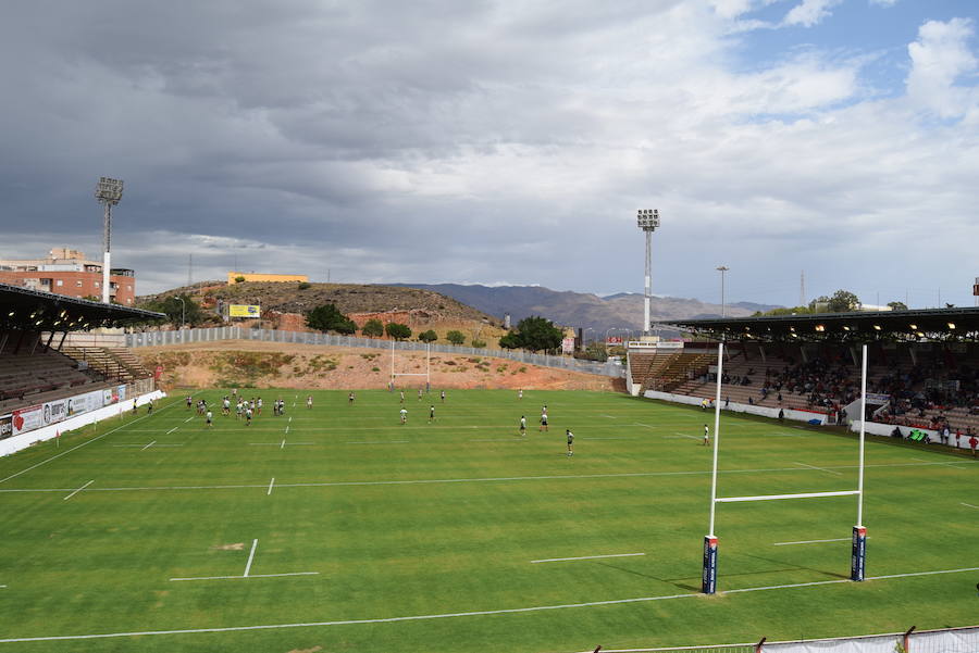 El estadio almeriense reabre su historia transformado en un campo para el disfrute del rugby