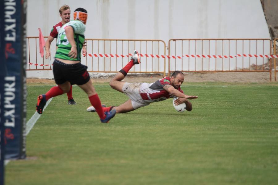 El estadio almeriense reabre su historia transformado en un campo para el disfrute del rugby