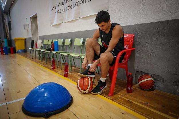 Corts se ata las zapatillas, hay partido en el Veleta.