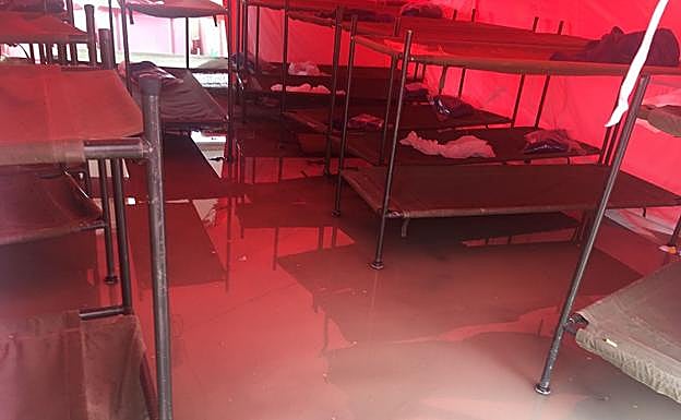 Una de las tiendas completamente inundada. 