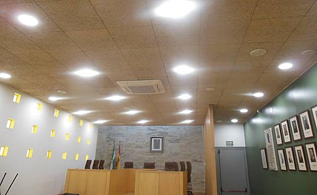 El Plan de Eficiencia Energética de la Diputación instala 1.100 lámparas LED en diez municipios de Almería