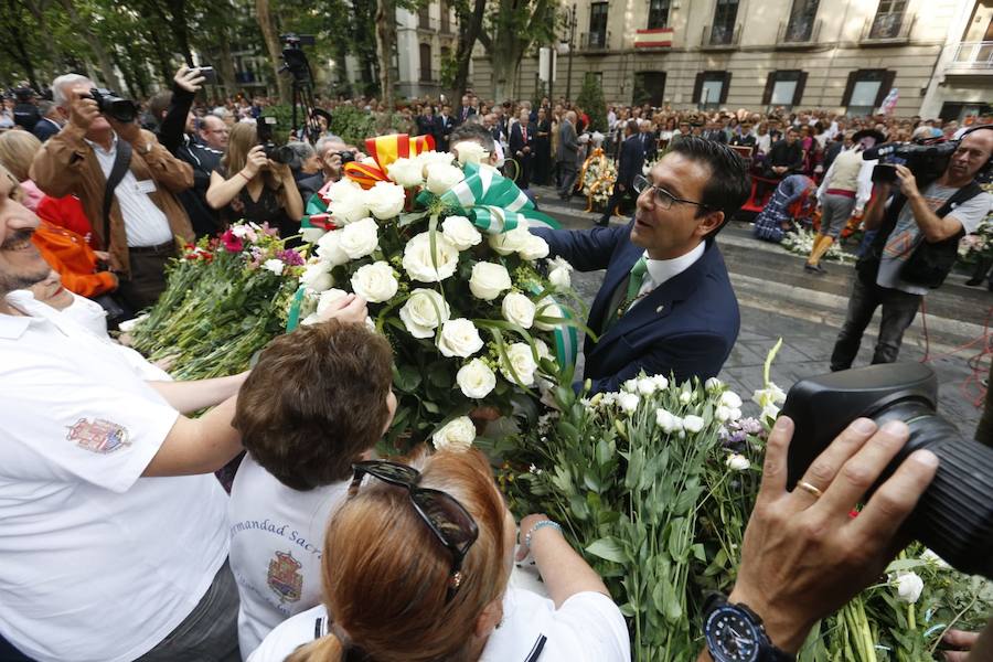 En la puerta de la basílica ya se han escuchado los primeros cantes y bailes de Granada a la Virgen de las Angustias