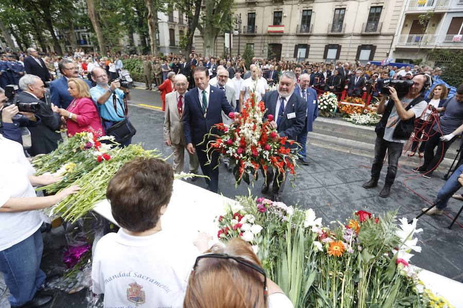 En la puerta de la basílica ya se han escuchado los primeros cantes y bailes de Granada a la Virgen de las Angustias