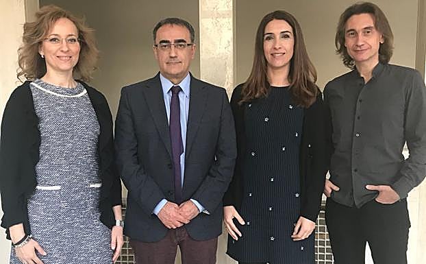 Los investigadores que han llevado a cabo este trabajo. De izquierda a derecha, María Isabel Ortega-Díaz (Universidad de Jaén), José Jesús Martín Martín (Universidad de Granada), Carmen Pérez-Romero (Escuela Andaluza de Salud Pública) y Ricardo Ocaña-Riola (Escuela Andaluza de Salud Pública).