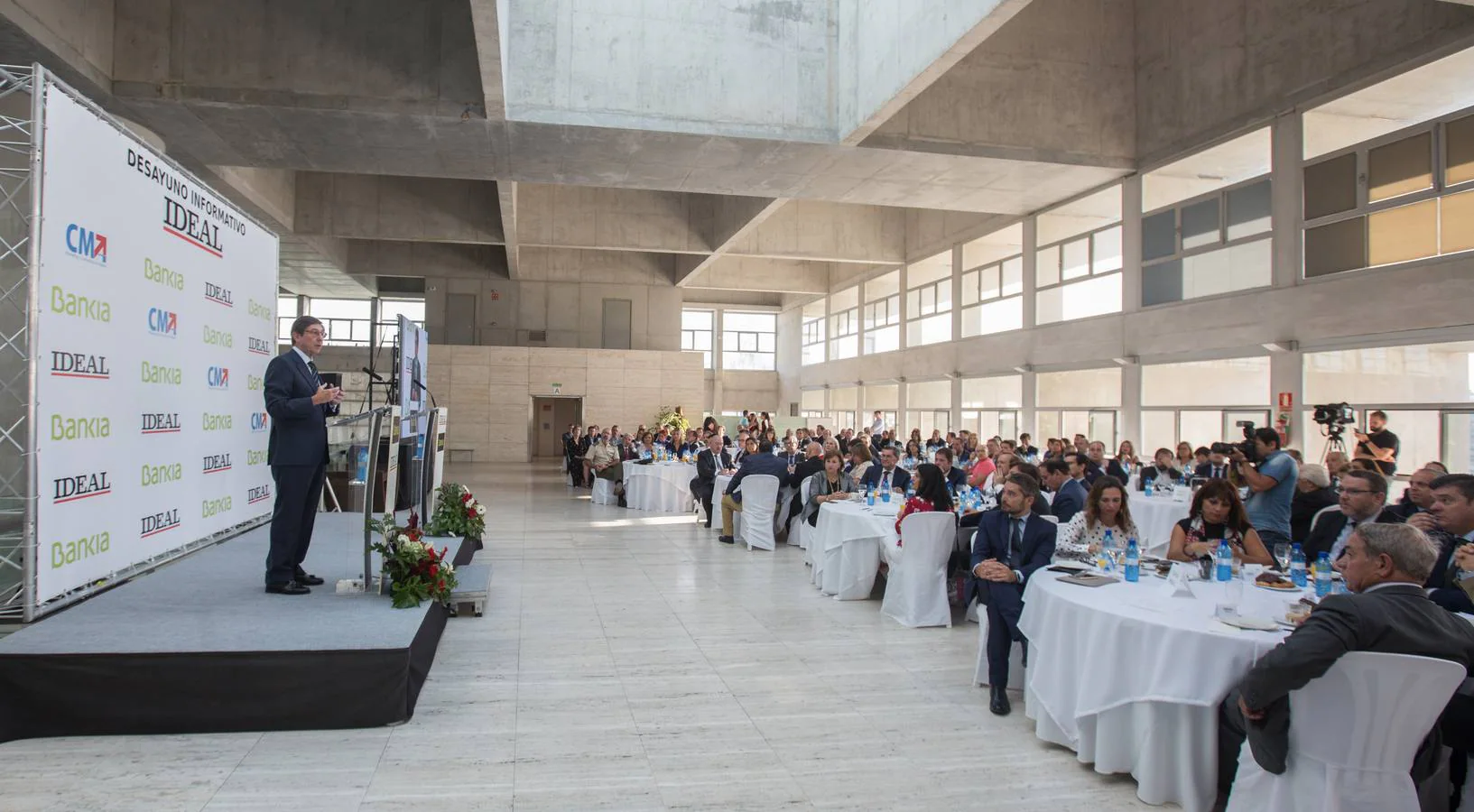 El presidente de Bankia, José Ignacio Goirigolzarri, participa en un desayuno informativo organizado por IDEAL