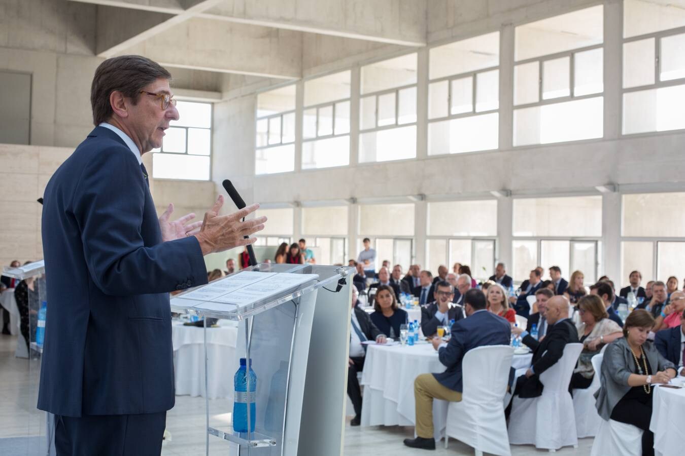 El presidente de Bankia, José Ignacio Goirigolzarri, participa en un desayuno informativo organizado por IDEAL