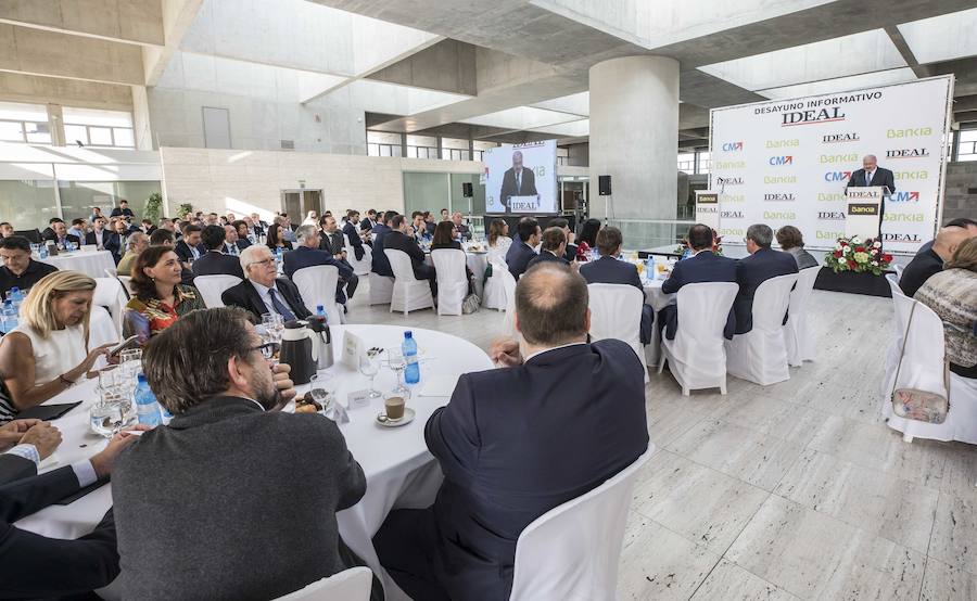 El presidente de Bankia, José Ignacio Goirigolzarri, participa en un desayuno informativo organizado por IDEAL