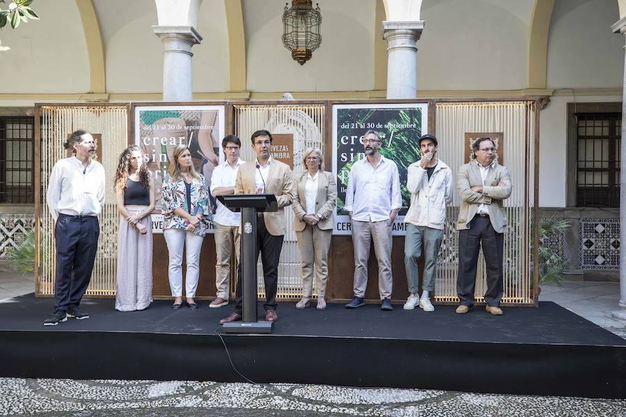 Hasta final de mes, la ciudad se convierte en una gran sala de exposición que acoge las obras de los artistas reunidos por Cervezas Alhambra