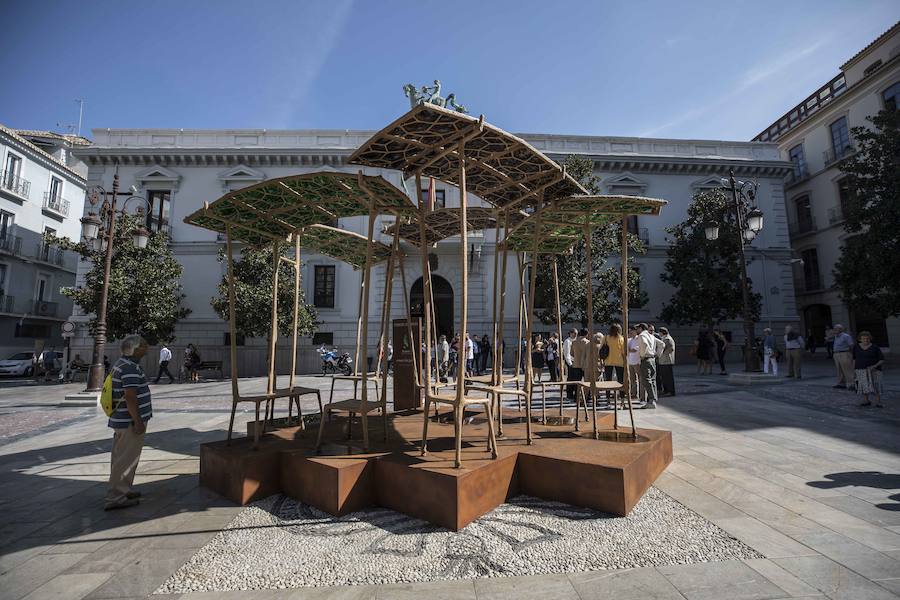 Hasta final de mes, la ciudad se convierte en una gran sala de exposición que acoge las obras de los artistas reunidos por Cervezas Alhambra