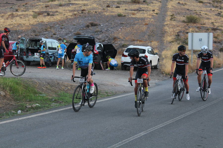 Medio millar de ciclistas han tomado la salida en 'Las 4 Cimas'