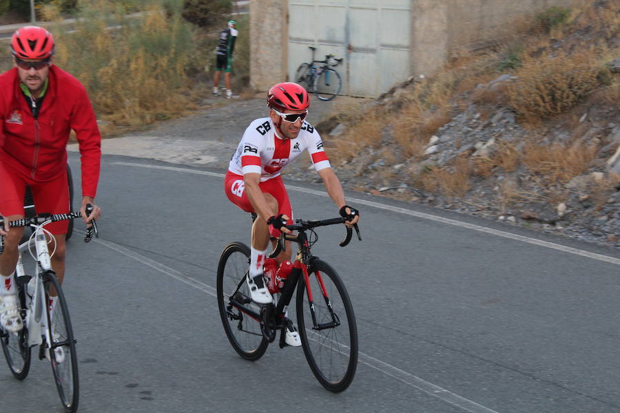 Medio millar de ciclistas han tomado la salida en 'Las 4 Cimas'