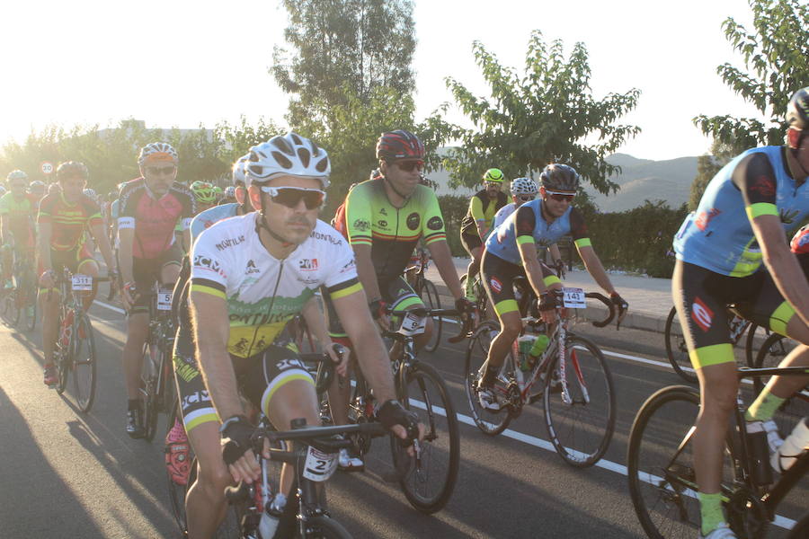 Medio millar de ciclistas han tomado la salida en 'Las 4 Cimas'