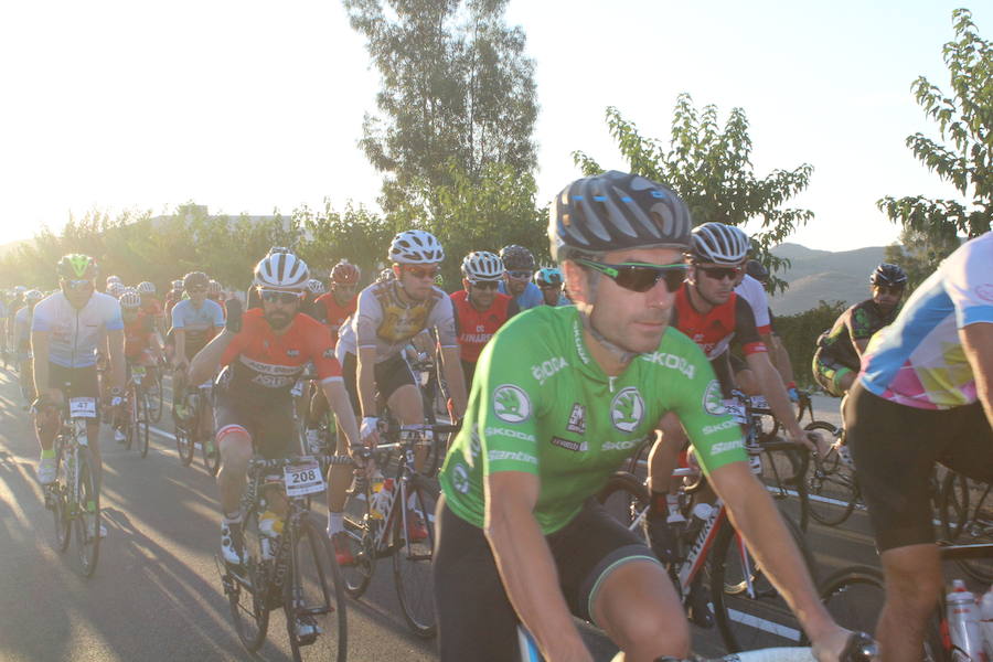 Medio millar de ciclistas han tomado la salida en 'Las 4 Cimas'