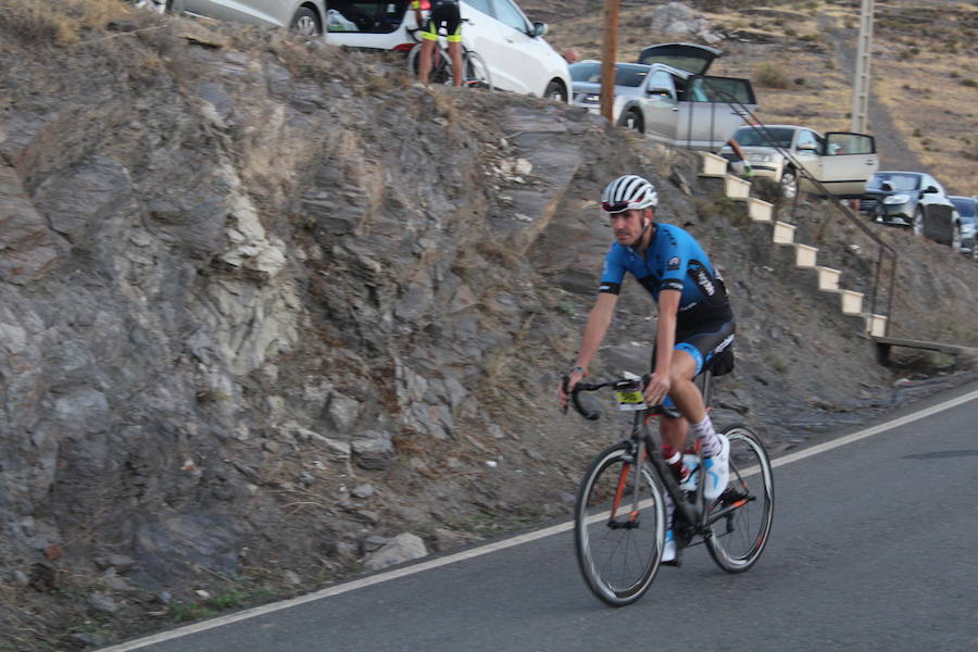 Medio millar de ciclistas han tomado la salida en 'Las 4 Cimas'