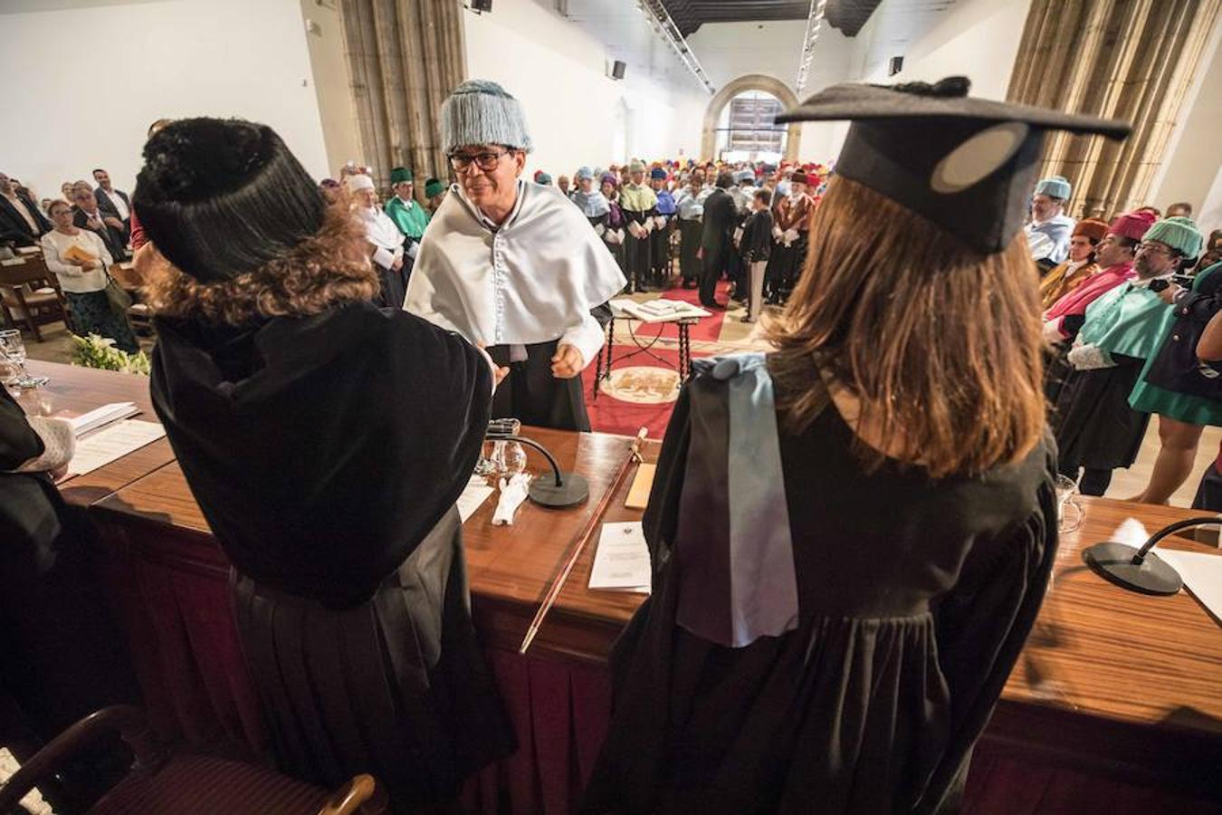 Fotos: La procesión de profesores y estudiantes abre el curso en la UGR