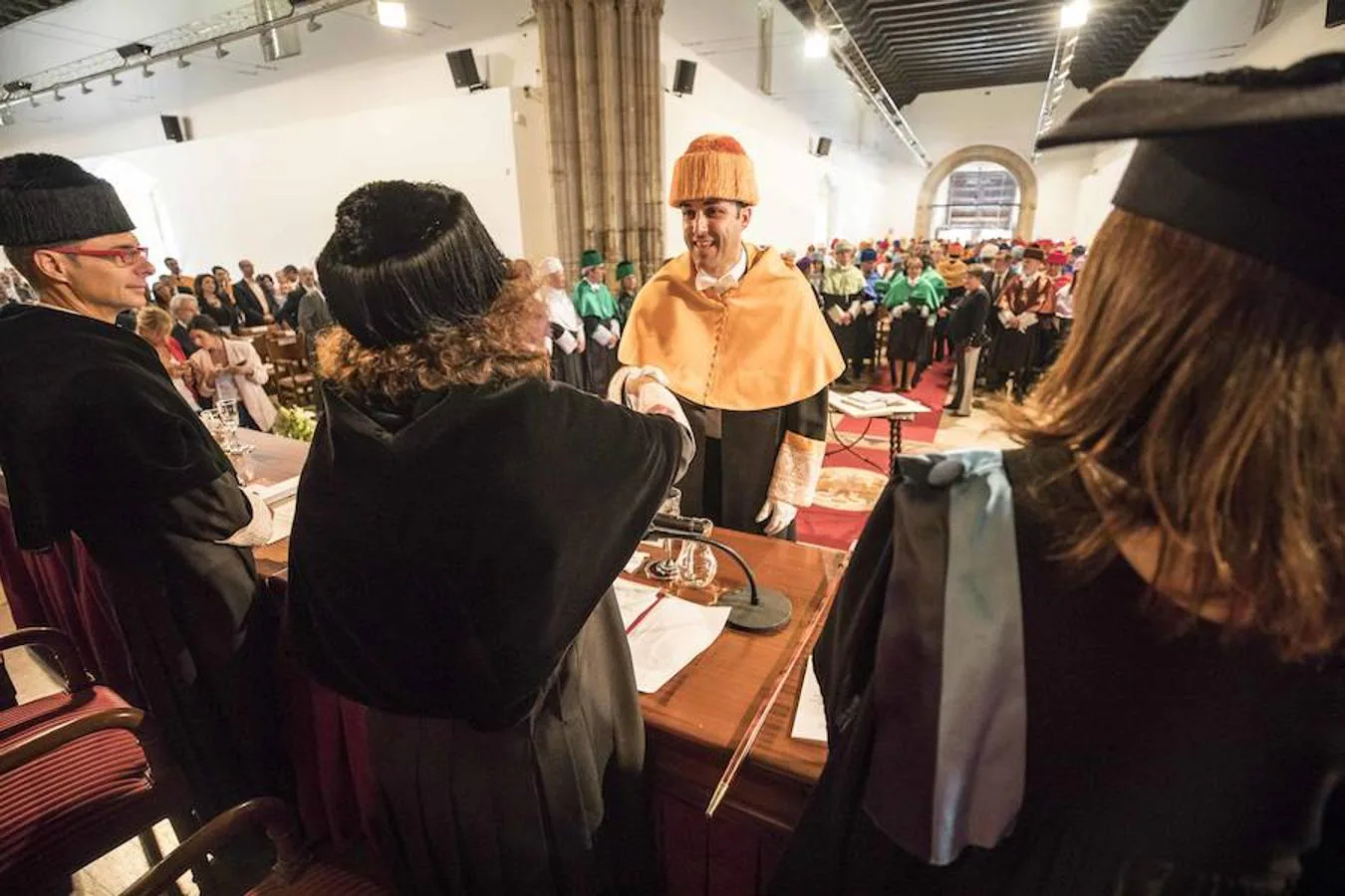 Fotos: La procesión de profesores y estudiantes abre el curso en la UGR