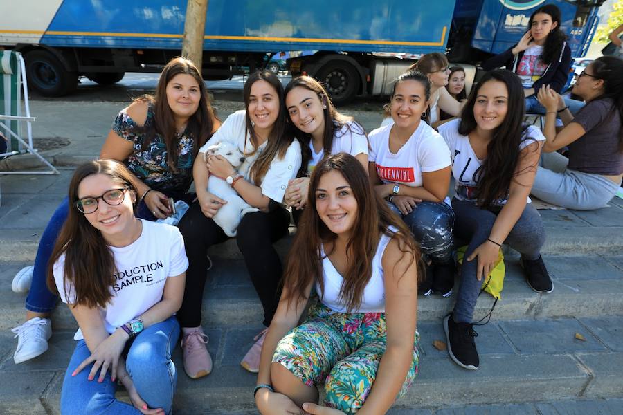 Los seguidores del cantante malagueño esperan en la Plaza de Toros de Granada para los conciertos de esta noche y mañana