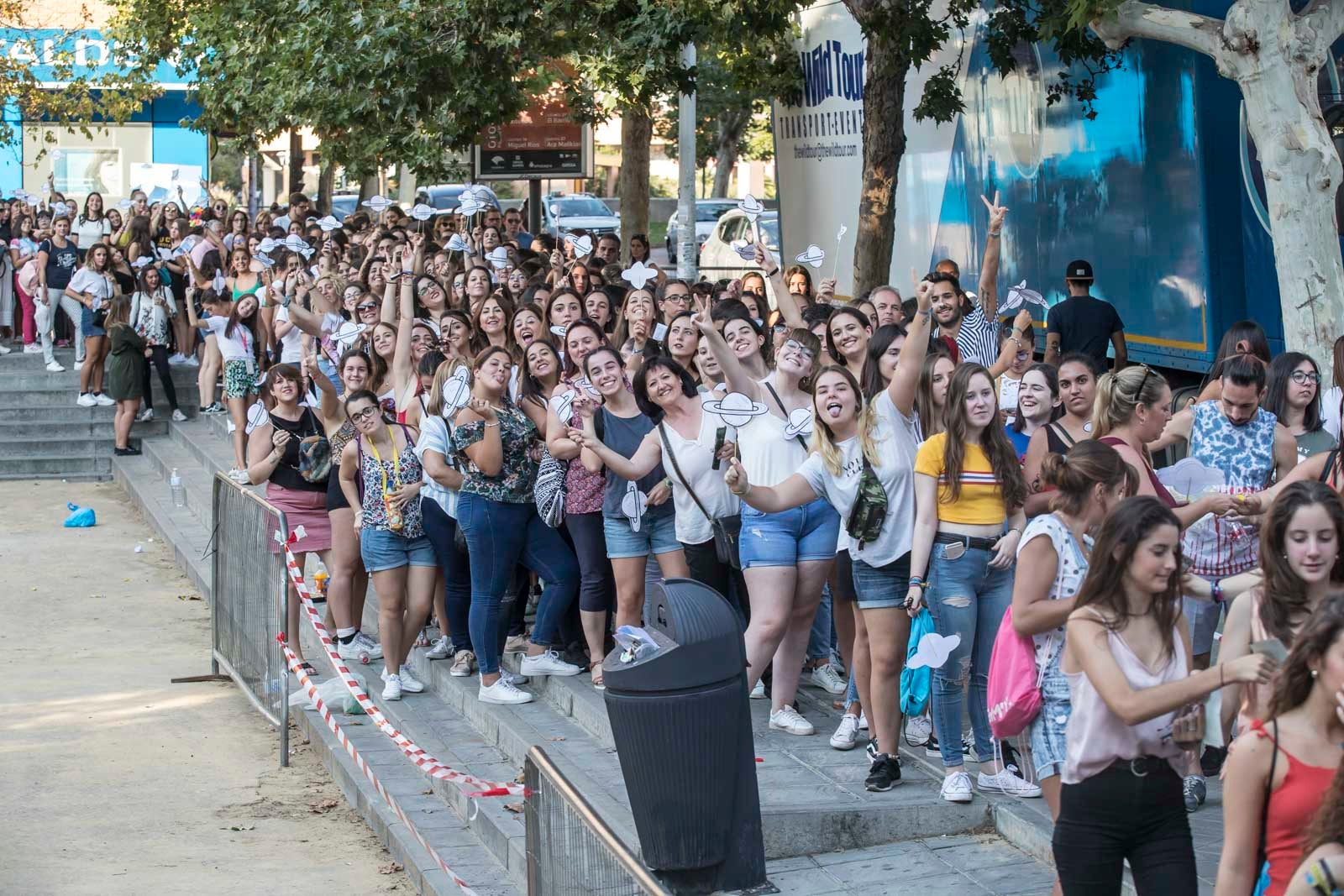 Colas interminables para acceder al concierto del cantante malagueño