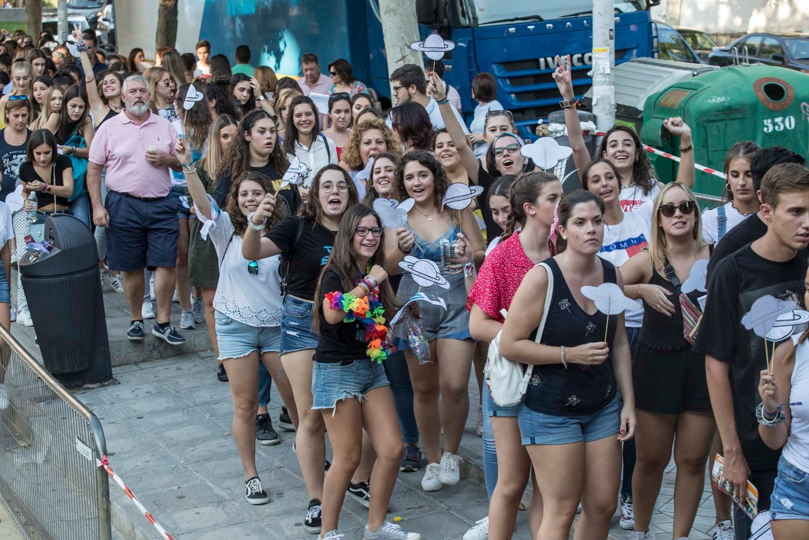 Colas interminables para acceder al concierto del cantante malagueño