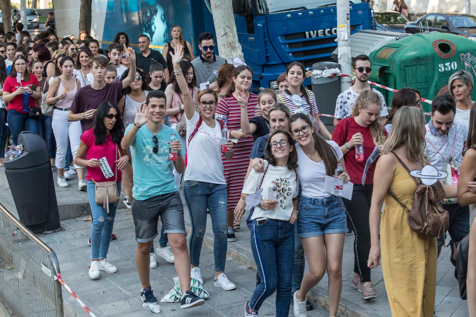 Colas interminables para acceder al concierto del cantante malagueño