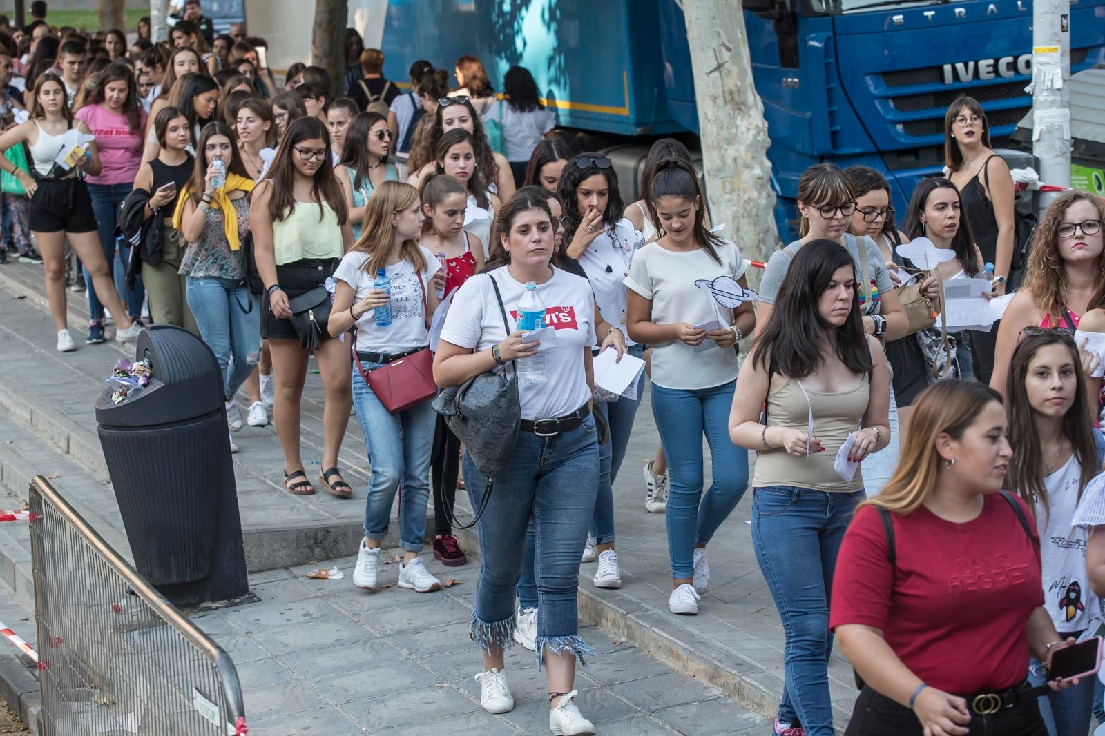 Colas interminables para acceder al concierto del cantante malagueño