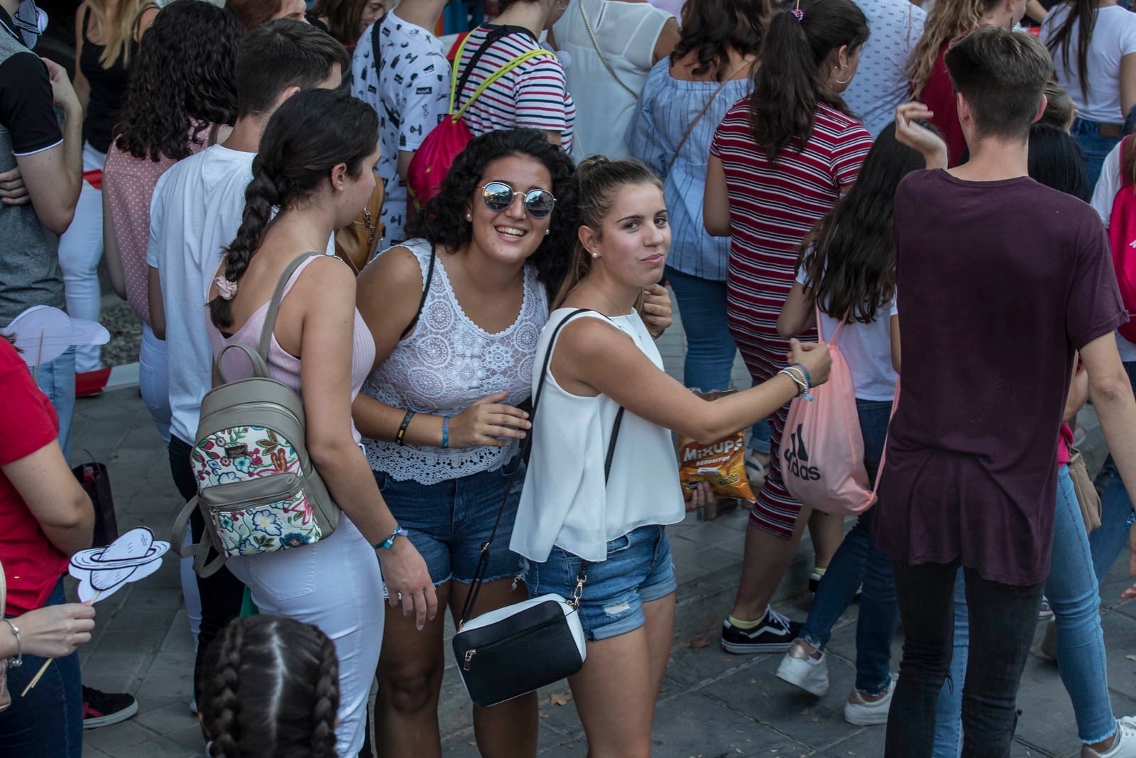 Colas interminables para acceder al concierto del cantante malagueño