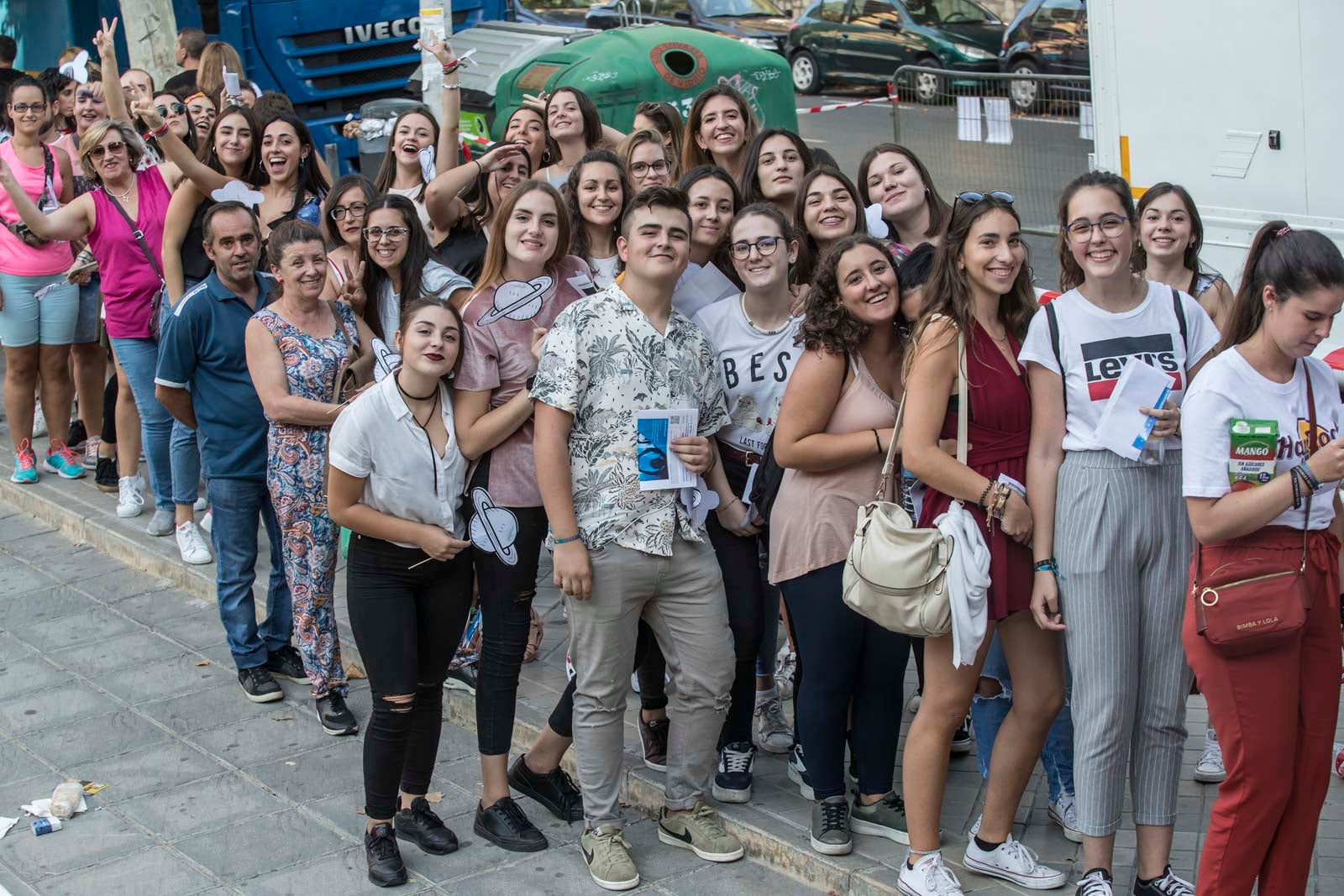 Colas interminables para acceder al concierto del cantante malagueño