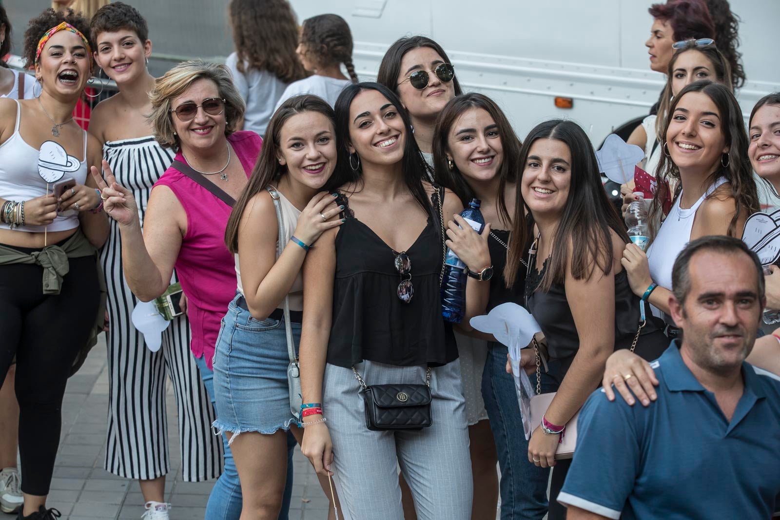 Colas interminables para acceder al concierto del cantante malagueño