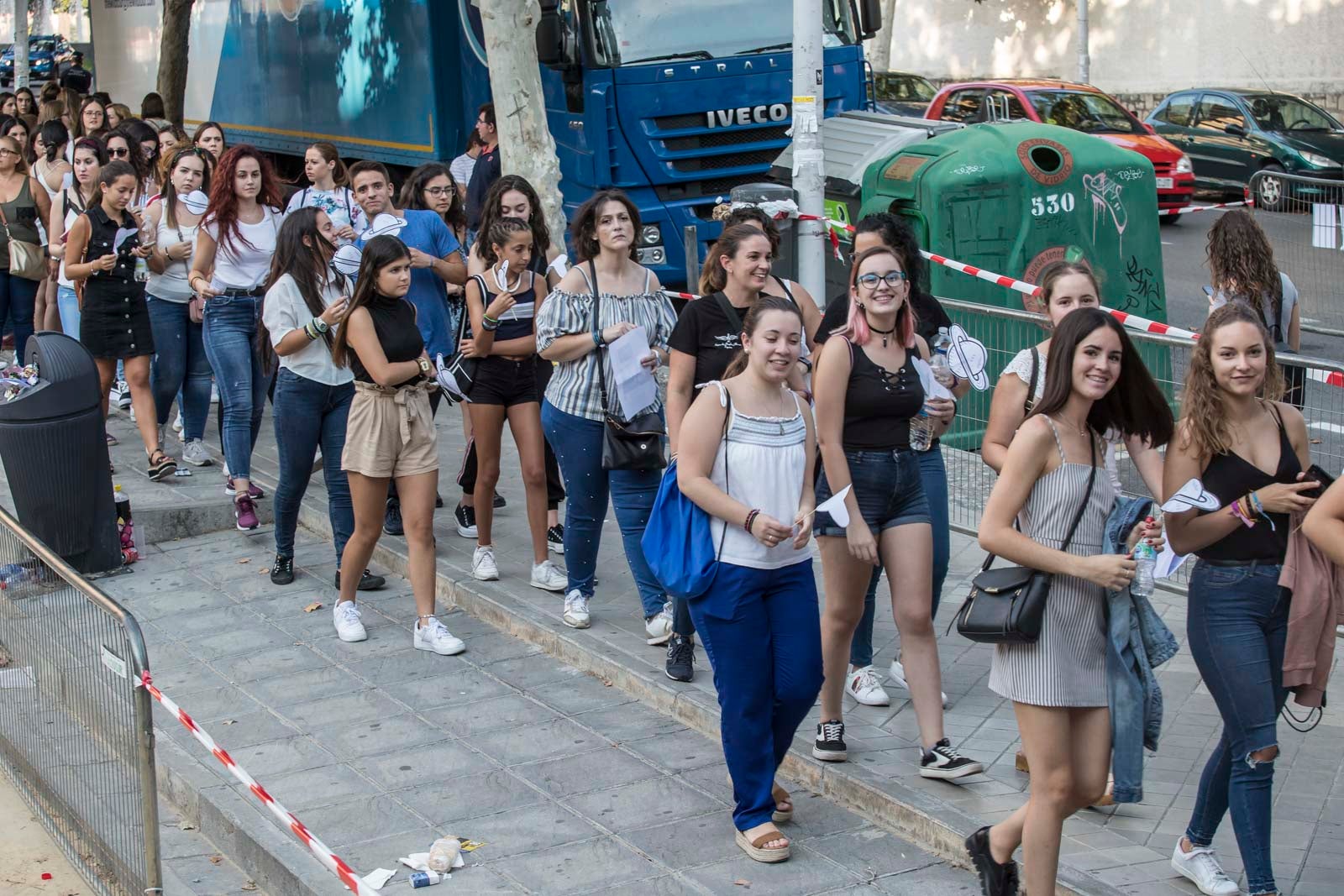 Colas interminables para acceder al concierto del cantante malagueño