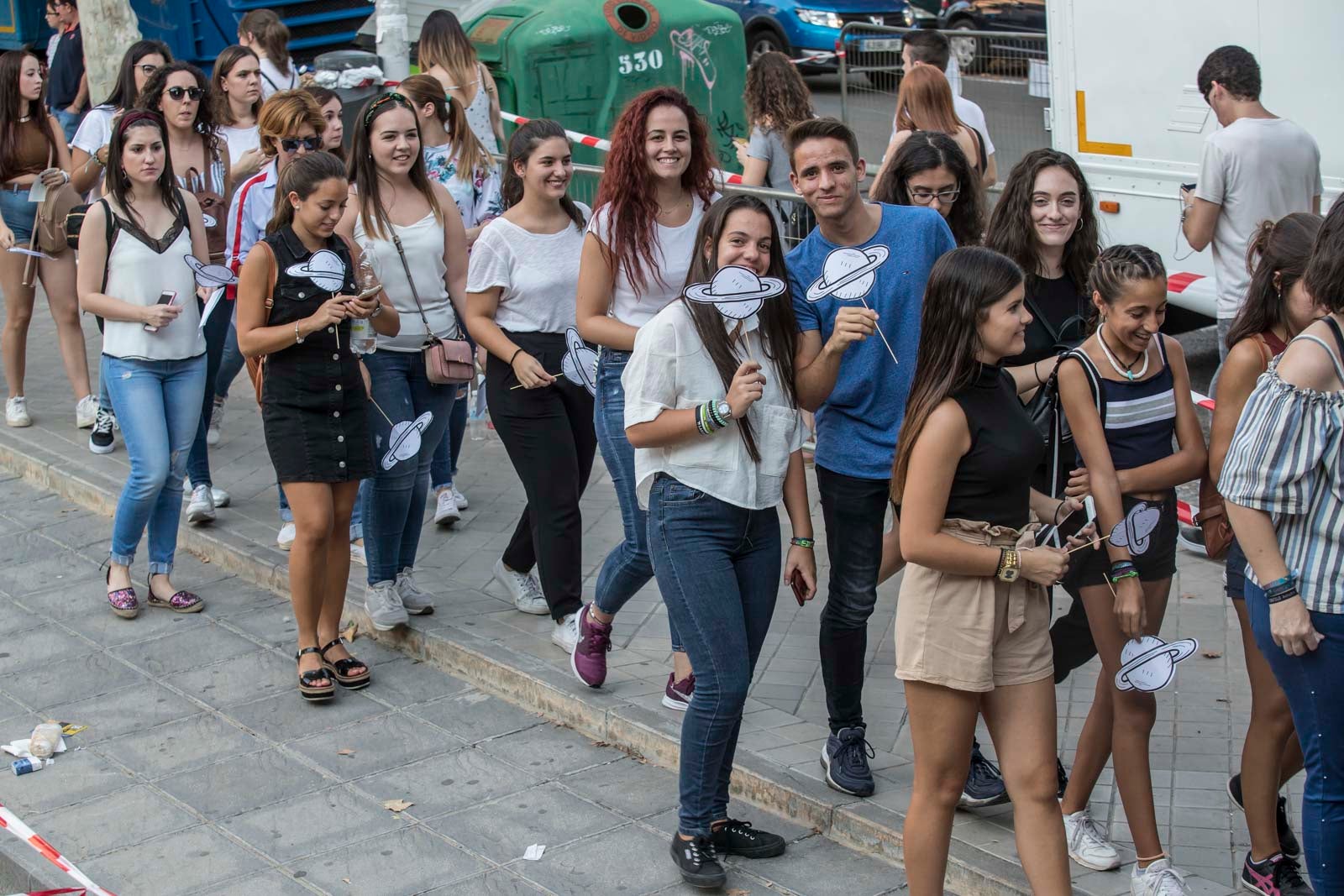 Colas interminables para acceder al concierto del cantante malagueño