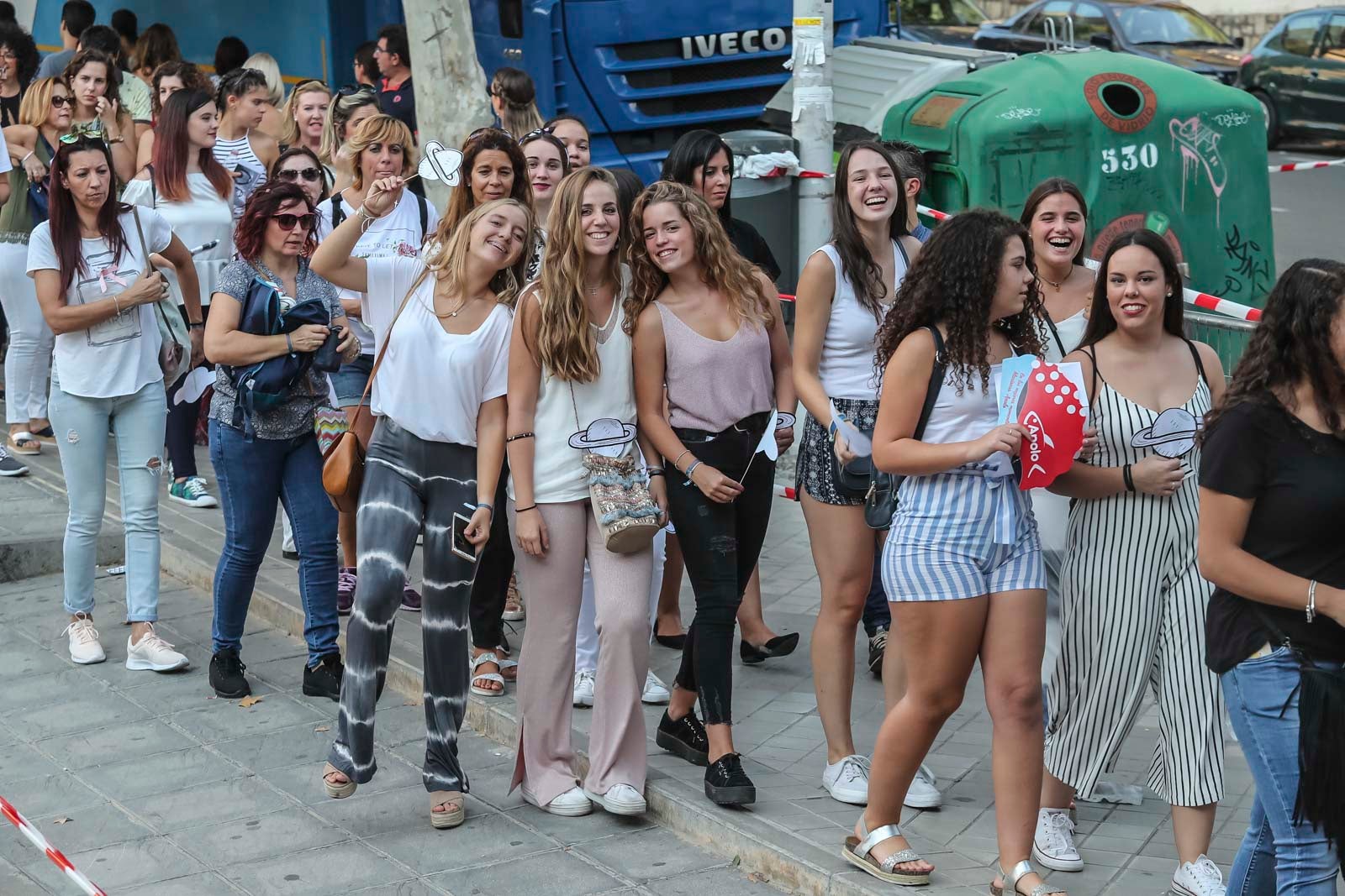 Colas interminables para acceder al concierto del cantante malagueño