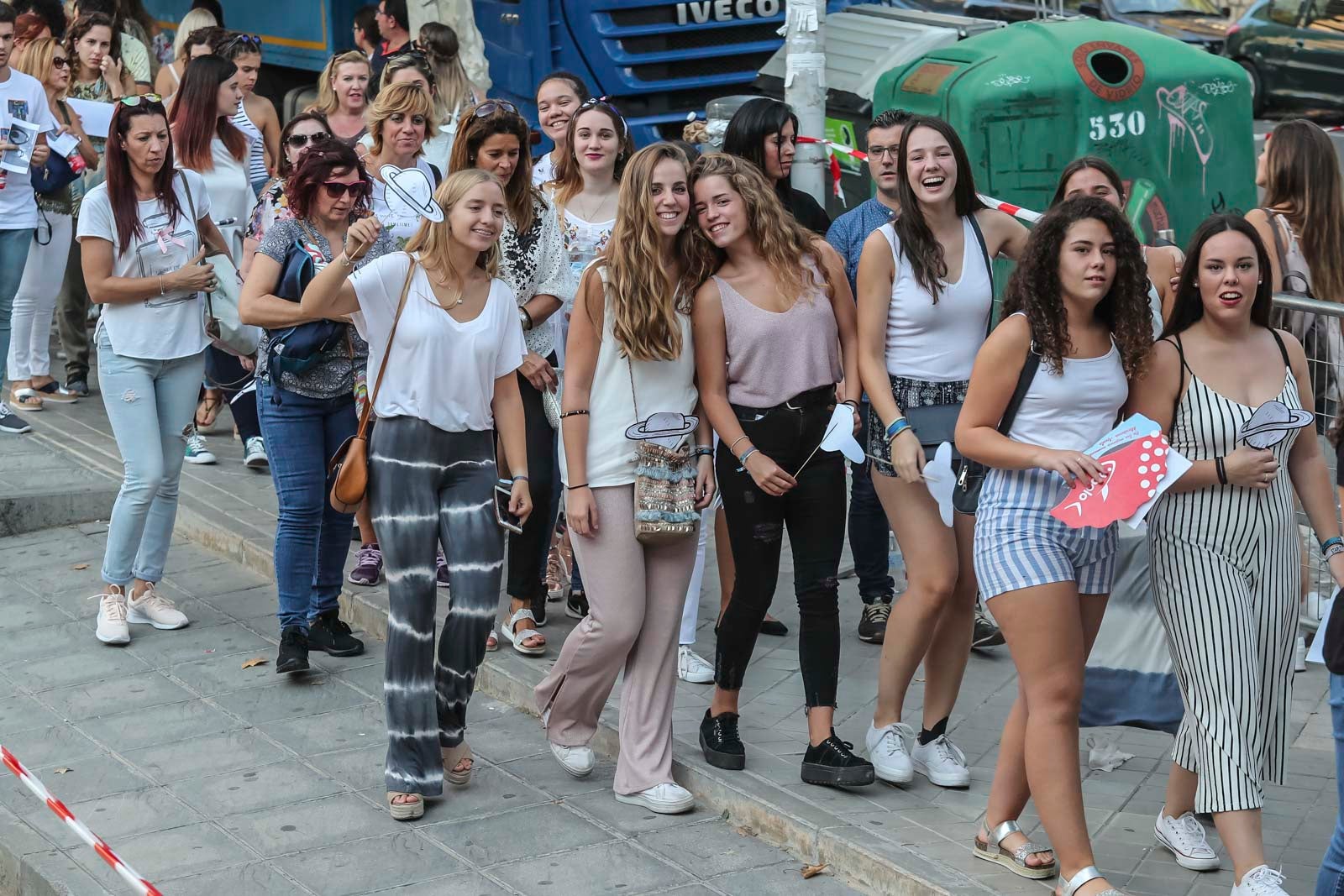 Colas interminables para acceder al concierto del cantante malagueño