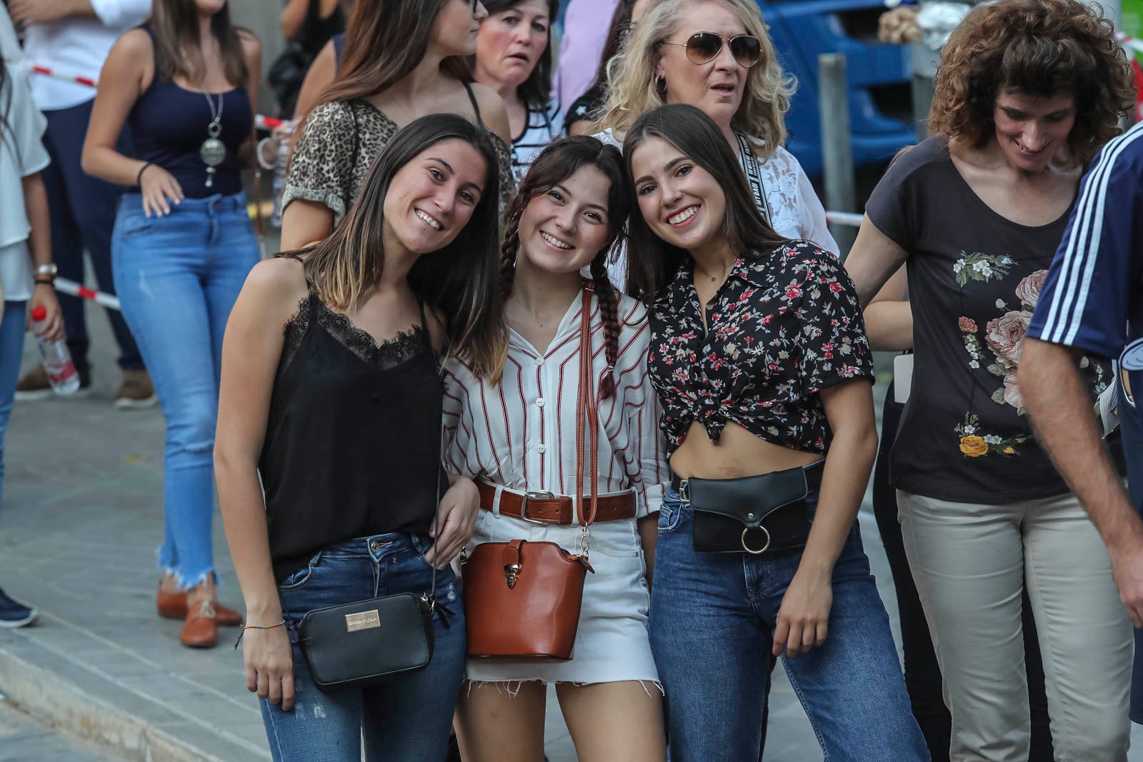 Colas interminables para acceder al concierto del cantante malagueño