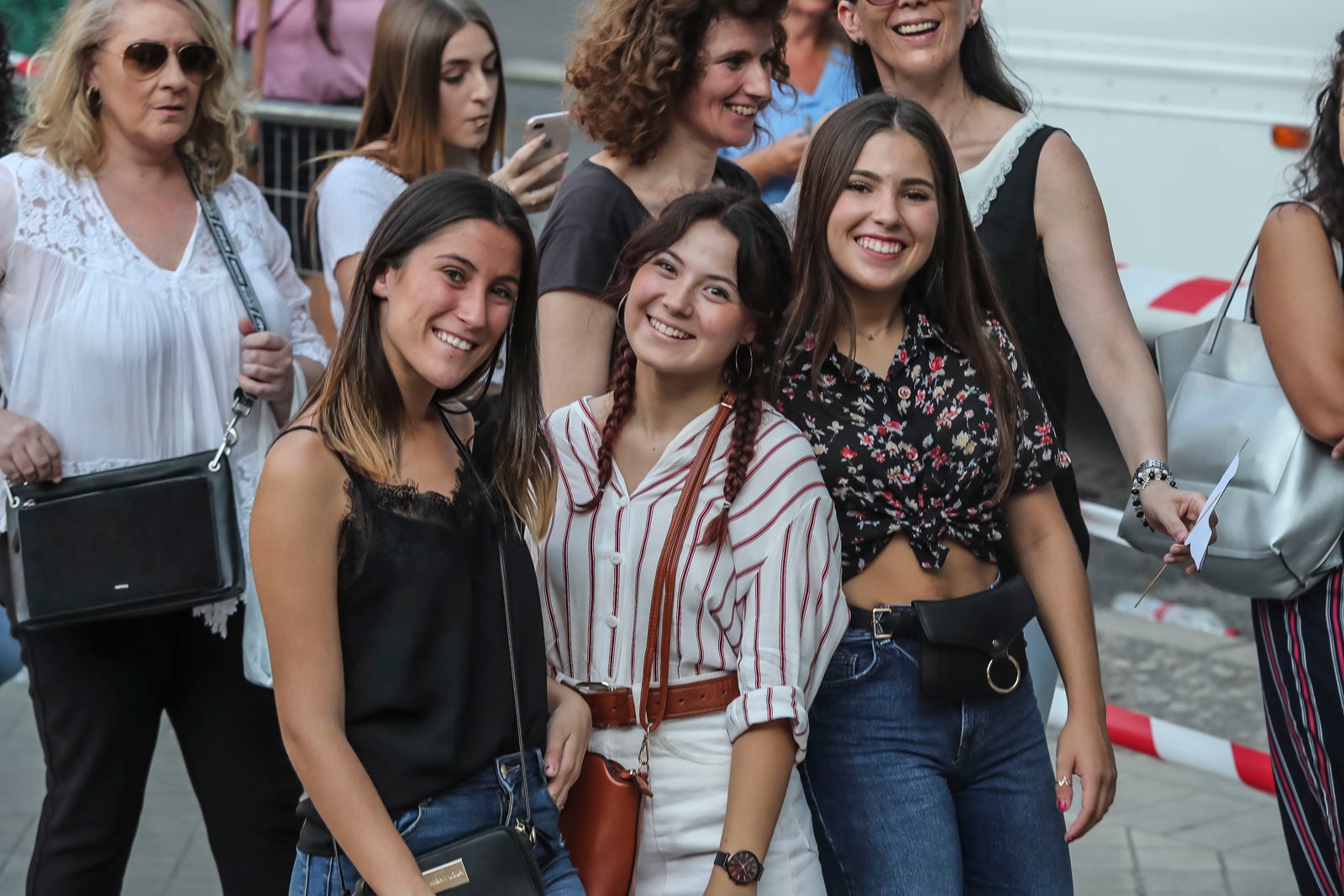 Colas interminables para acceder al concierto del cantante malagueño