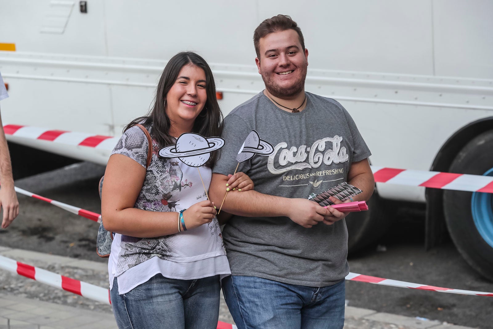 Colas interminables para acceder al concierto del cantante malagueño