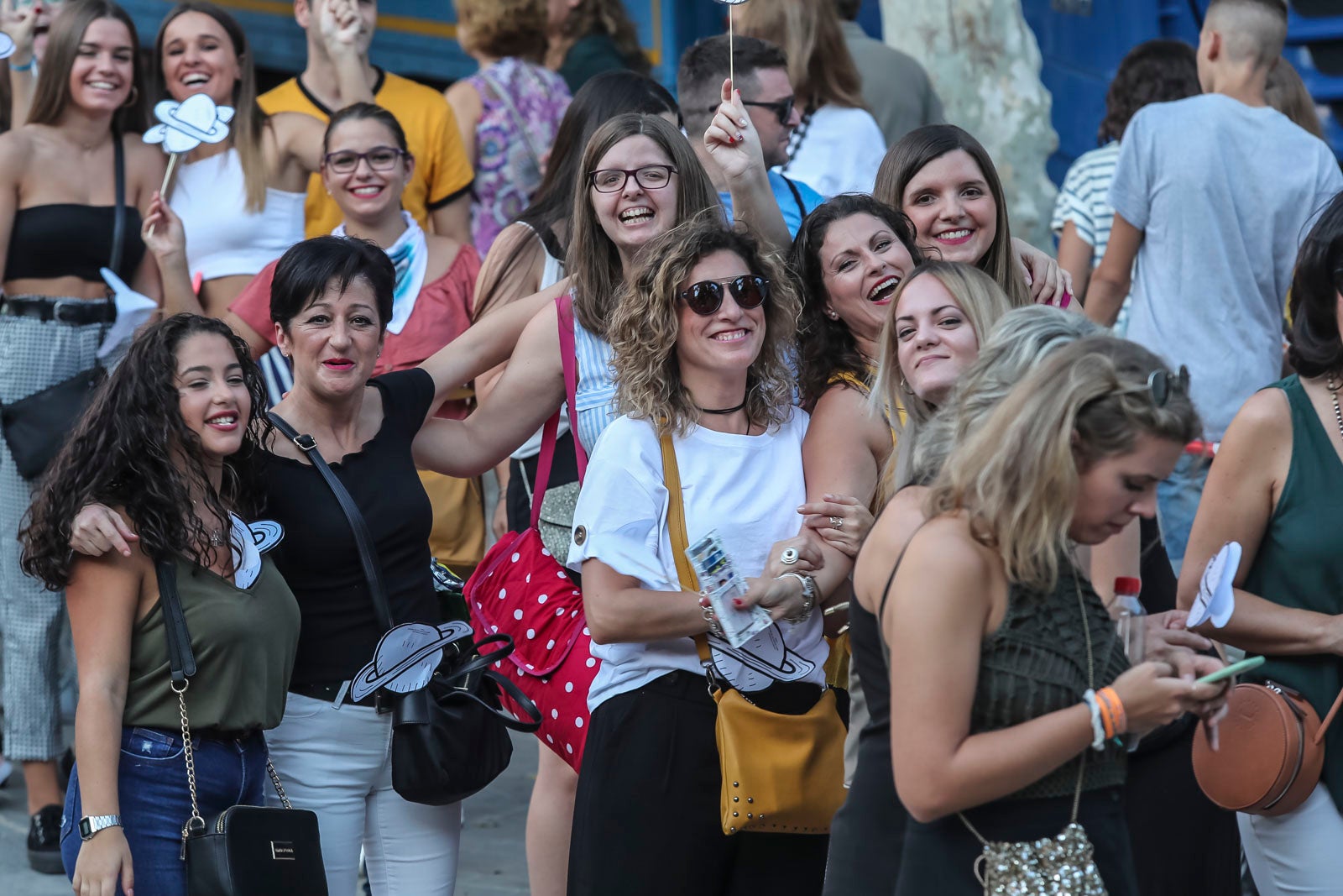 Colas interminables para acceder al concierto del cantante malagueño
