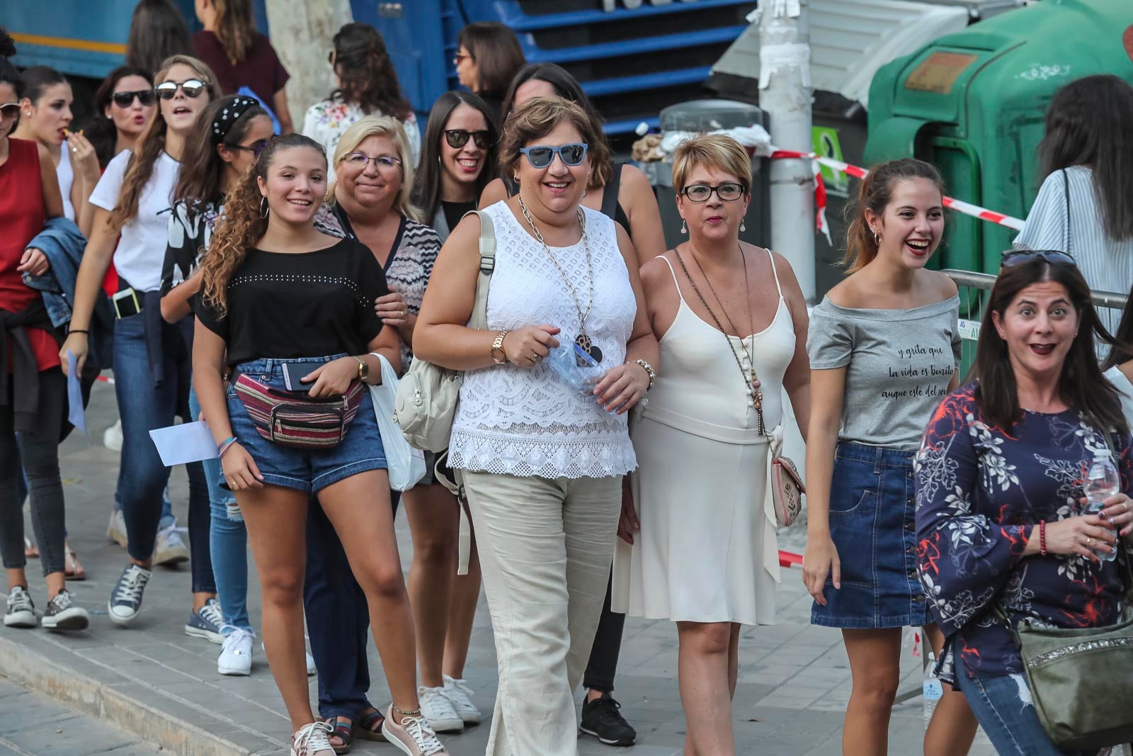 Colas interminables para acceder al concierto del cantante malagueño