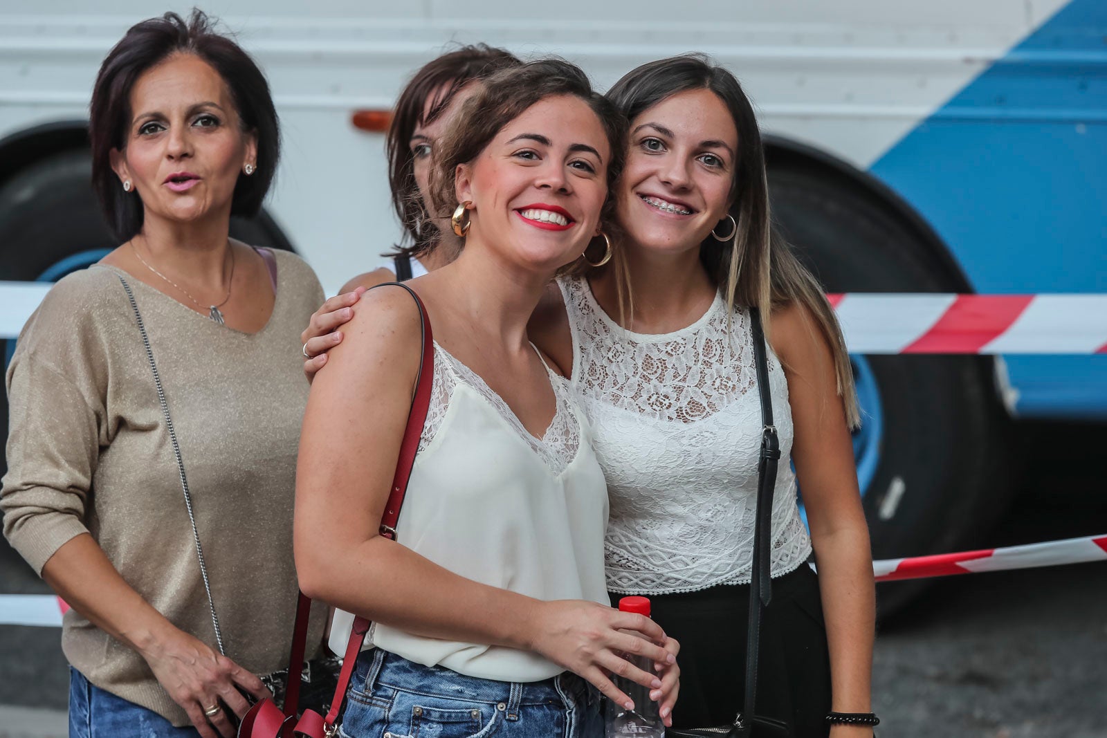 Colas interminables para acceder al concierto del cantante malagueño