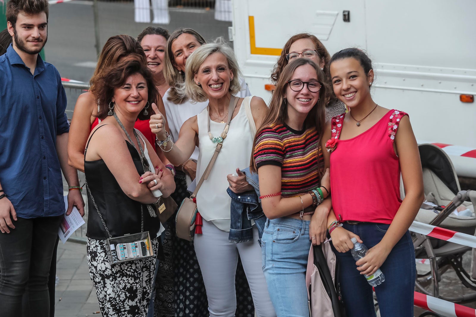 Colas interminables para acceder al concierto del cantante malagueño
