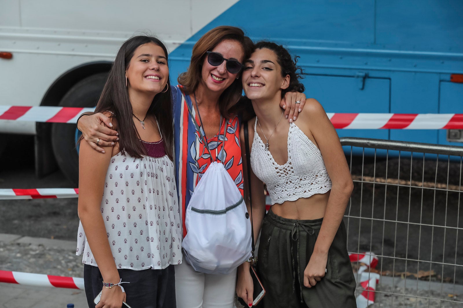 Colas interminables para acceder al concierto del cantante malagueño