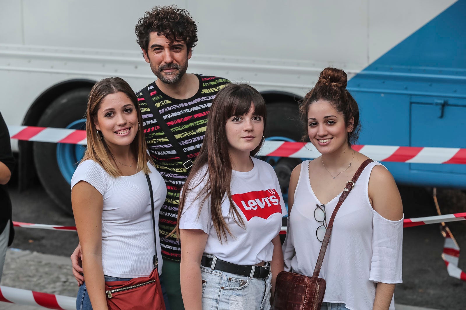 Colas interminables para acceder al concierto del cantante malagueño