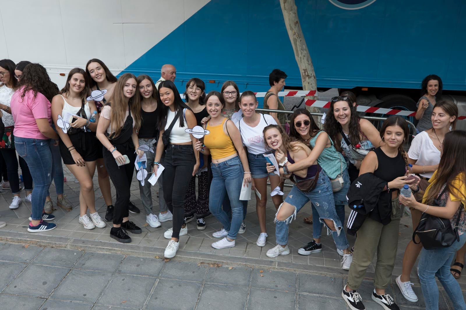 Colas interminables para acceder al concierto del cantante malagueño