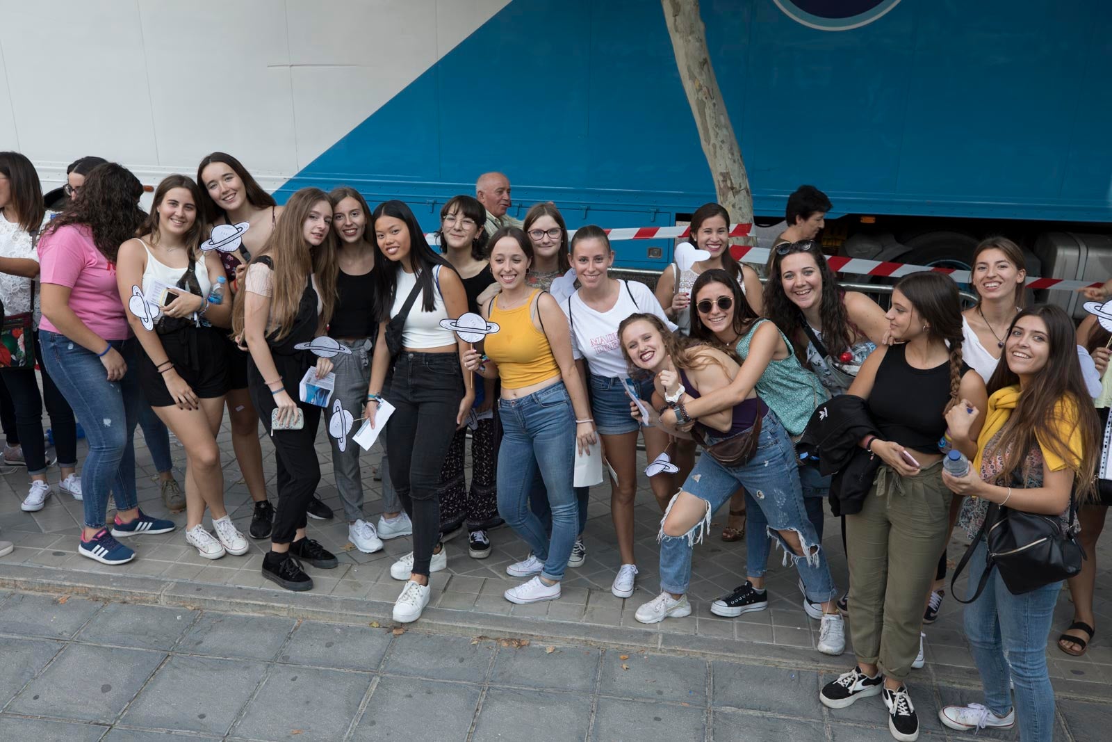 Colas interminables para acceder al concierto del cantante malagueño