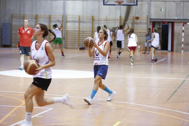 Las chicas del 'Raca' se preparan para empezar la temporada. 