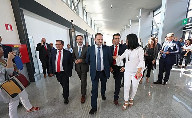 Fomento anuncia la llegada del AVE a Granada en junio y el inicio de la Variante de Loja antes de que acabe 2019