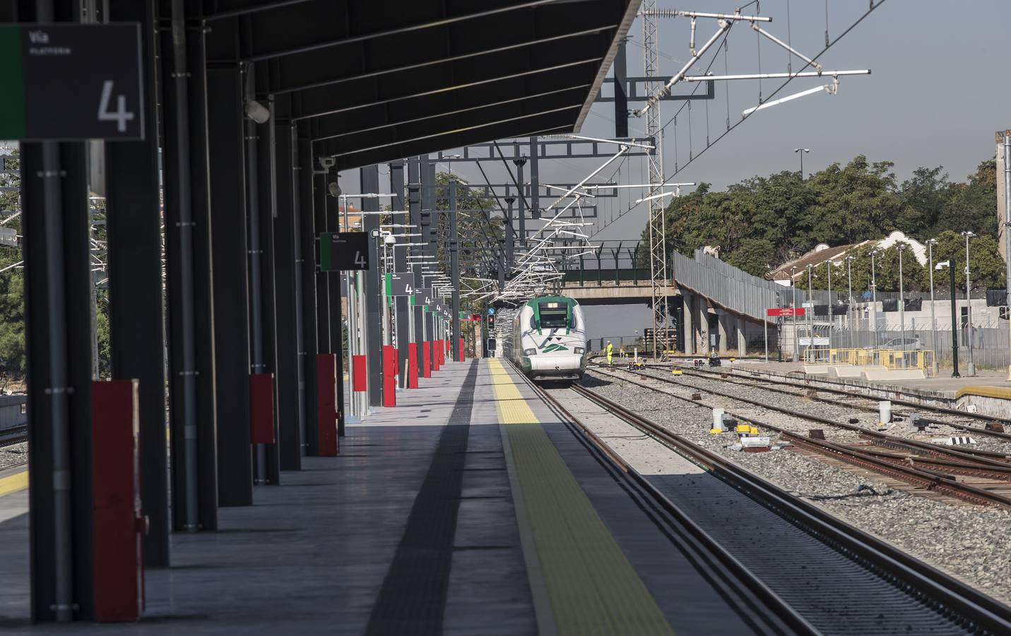 Las autoridades han visitado el nuevo espacio de Andaluces que acogerá a los viajeros del AVE