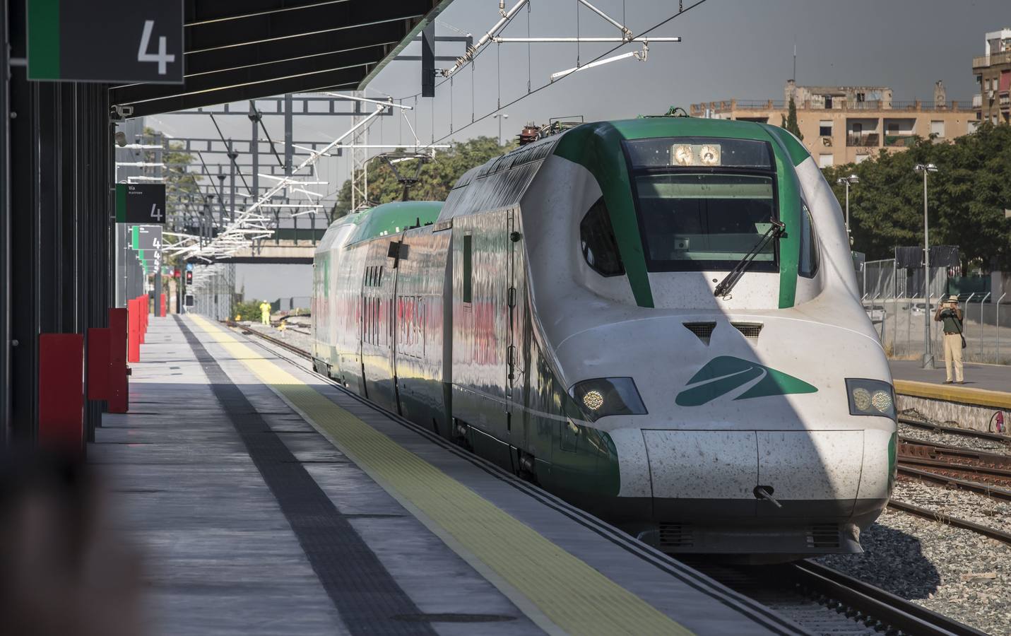 Las autoridades han visitado el nuevo espacio de Andaluces que acogerá a los viajeros del AVE