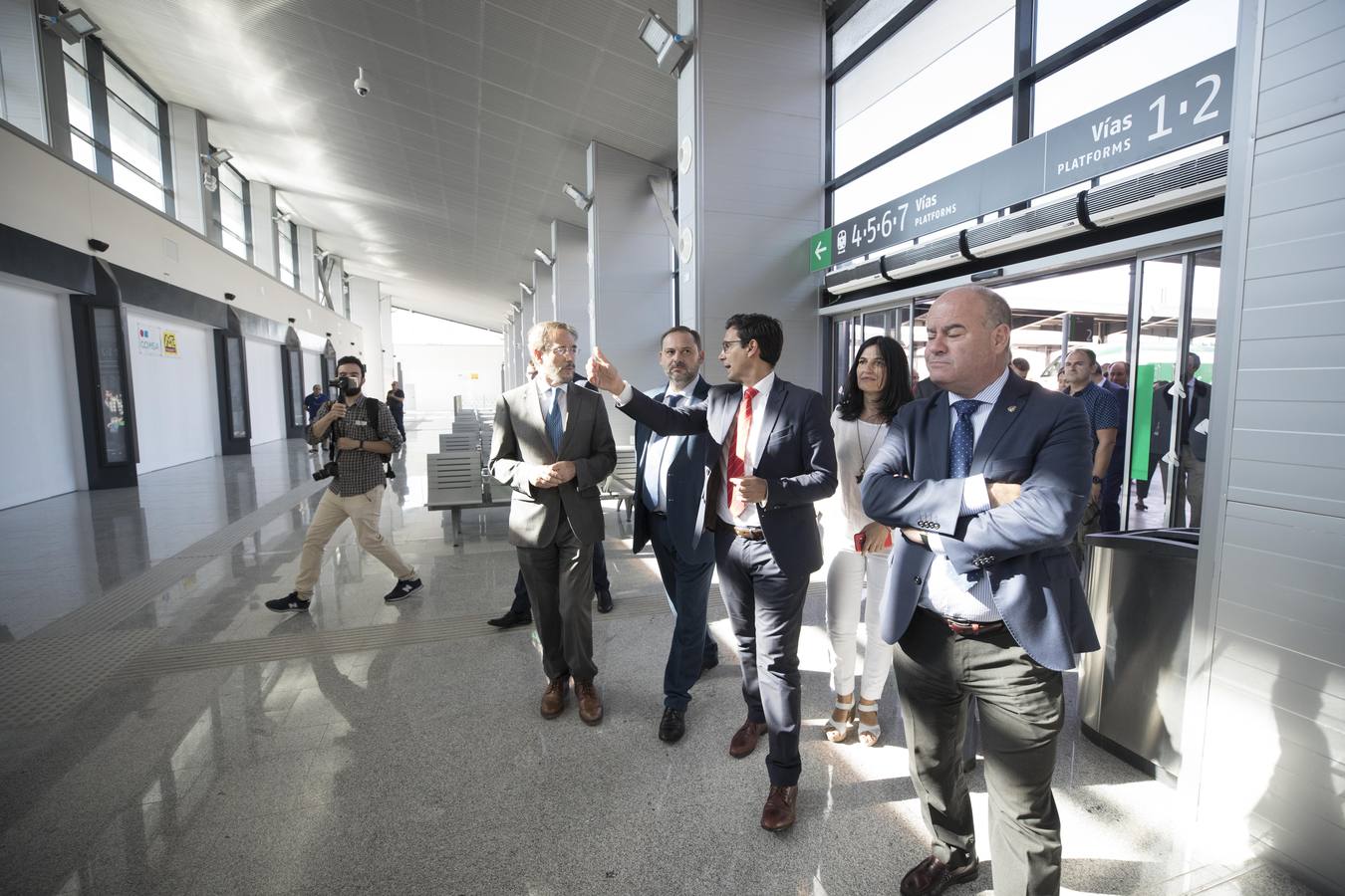 Las autoridades han visitado el nuevo espacio de Andaluces que acogerá a los viajeros del AVE